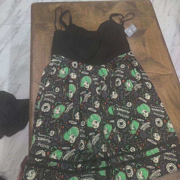 Disney  Dress Shoppe Hocus Pocus collection  dress  with cape size XL New - Picture 1 of 6